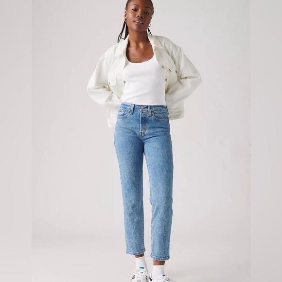 NWT Levi Wedgie Straight Fit Jeans - Picture 3 of 10